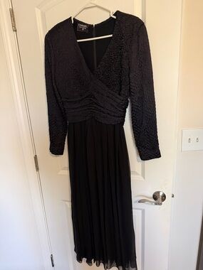 CHANEL Black Long-Sleeve Textured V-Neck Dress